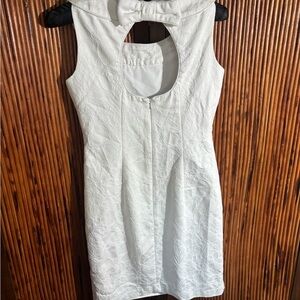 Donna Ricco White Sleeveless Cowl Neck Sheath Dress